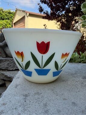 Anchor Hocking / Fire King : Tulips on white